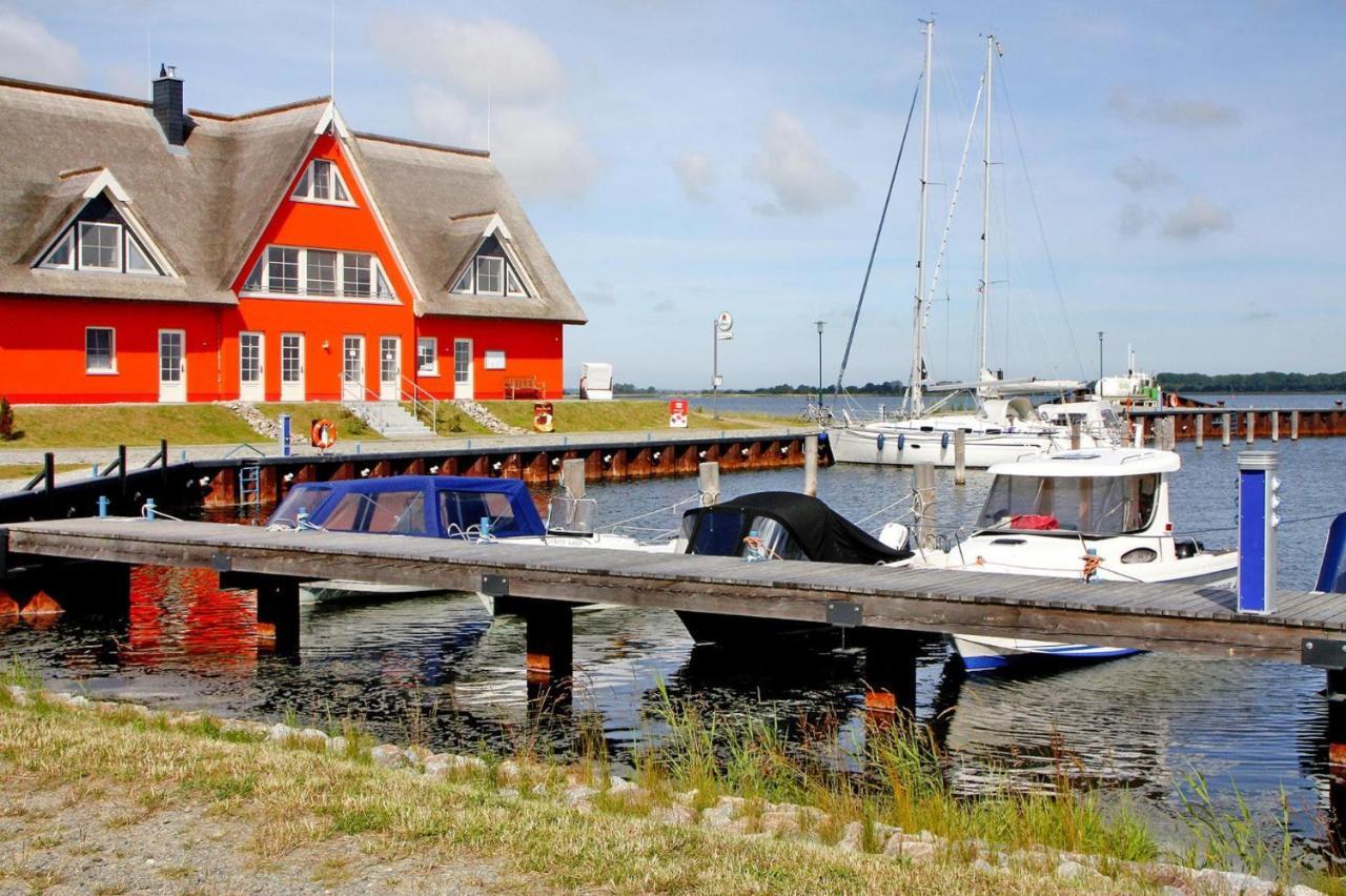 Reetdachhaus Lotte Mit Sauna Und Kaminofen Am Yachthafen In Vieregge Exterior photo